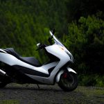 ビッグスクーターのメットイン活用術